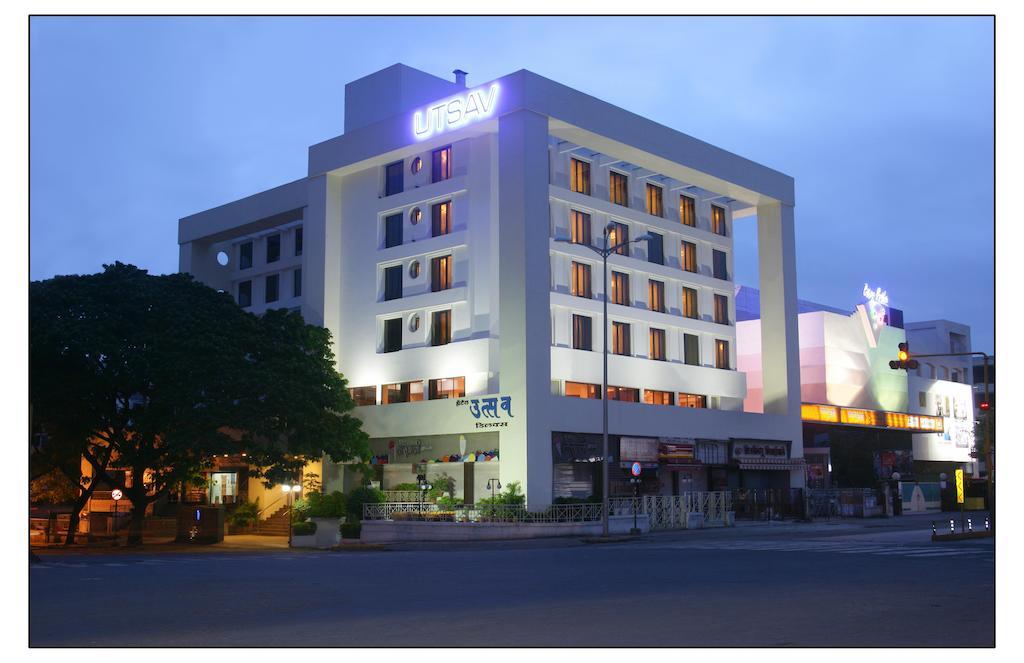 Hotel Utsav Deluxe Пюн Екстериор снимка