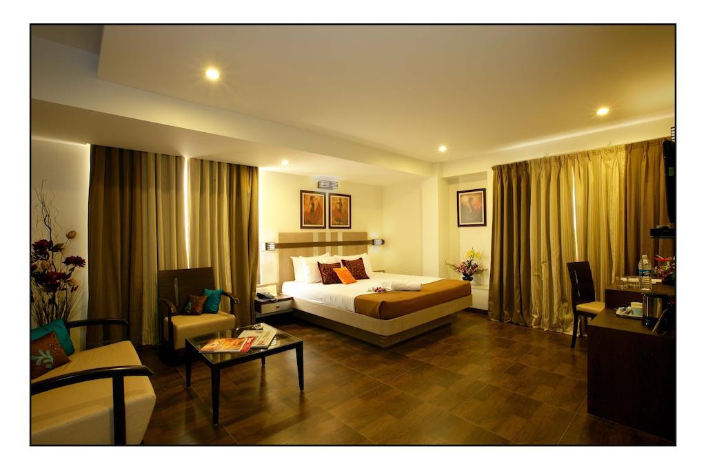 Hotel Utsav Deluxe Пюн Стая снимка