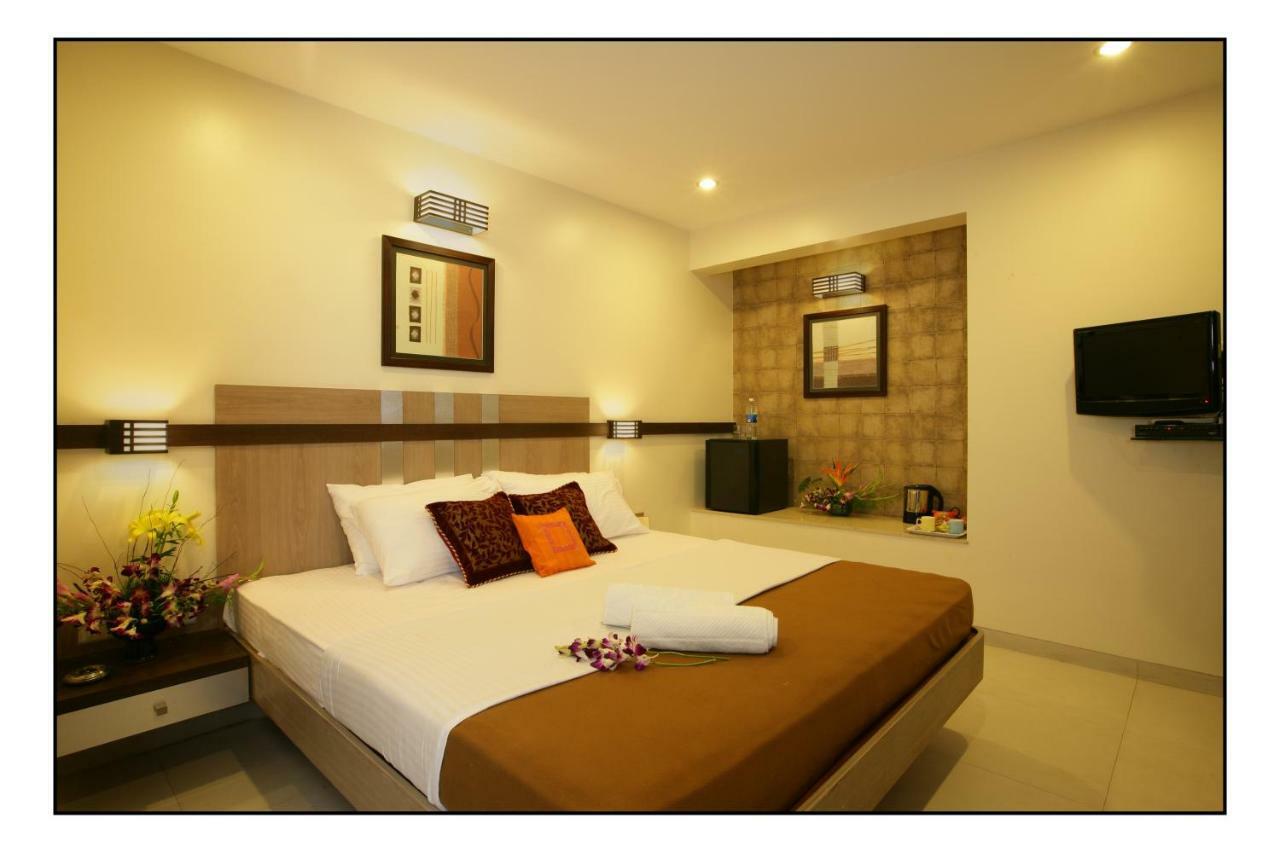 Hotel Utsav Deluxe Пюн Екстериор снимка